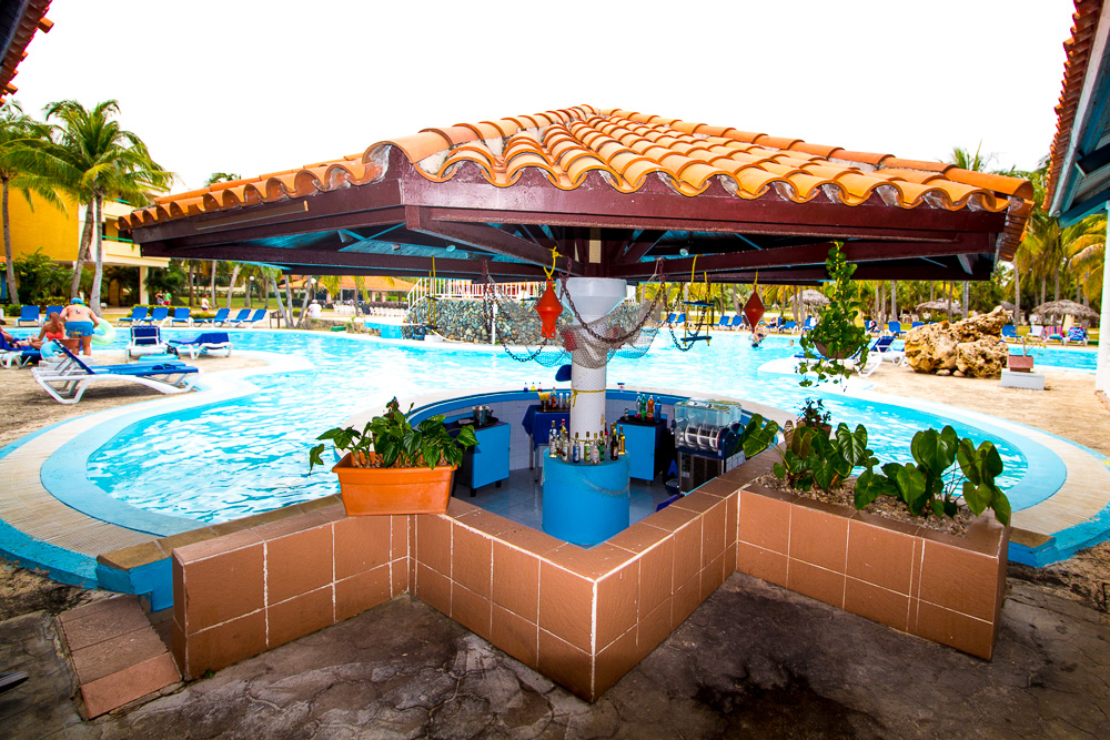 The Swim up bar on the Sirenas side.